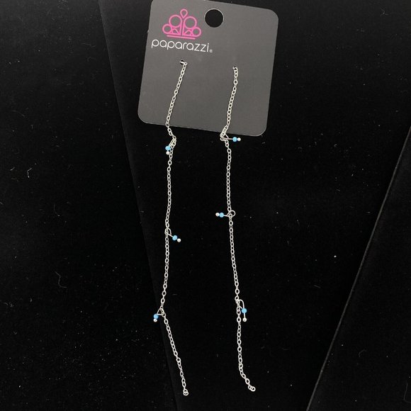 Paparazzi Fashion Jewelry Dauntlessly Dainty Blue Post Earrings - Picture 1 of 3